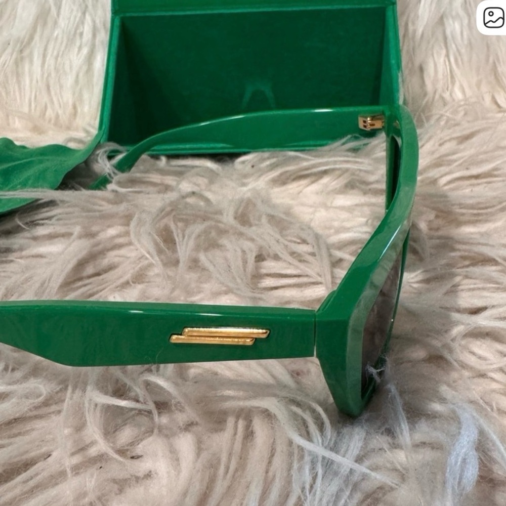 Bottega Veneta Vibrant Green Sunglasses 55mm worn once - Picture 12 of 14